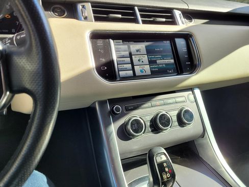 Used 2014 Land Rover Range Rover Sport HSE image 6