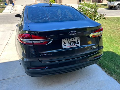 Used 2020 Ford Fusion SE FWD image 19