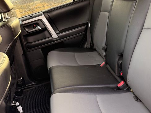 Used 2016 Toyota 4Runner SR5 Premium image 12