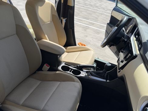 Used 2017 Toyota Corolla LE image 6