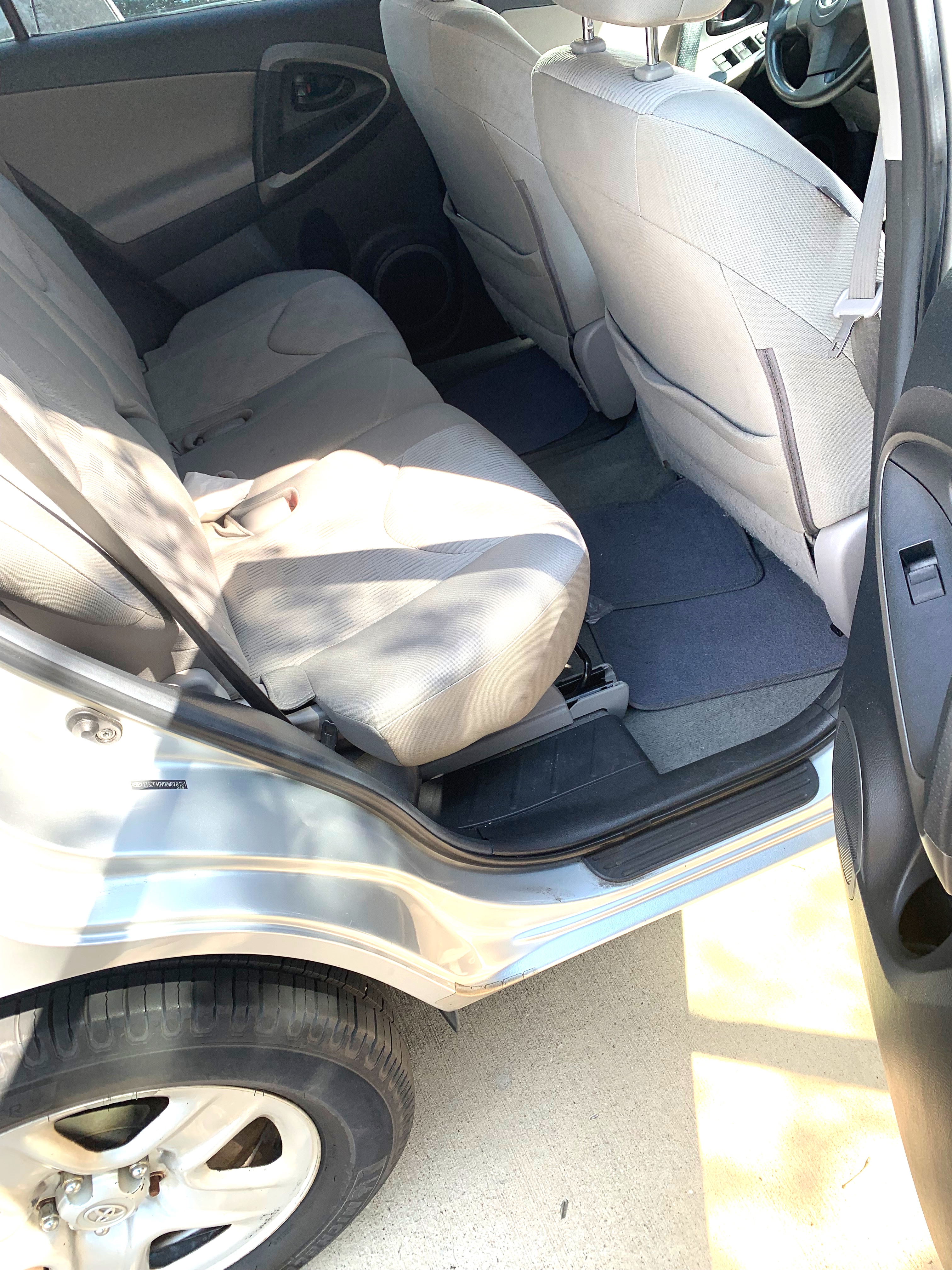 Used 2011 Toyota RAV4 2WD w/ Base L4 Extra Value Pkg image 7