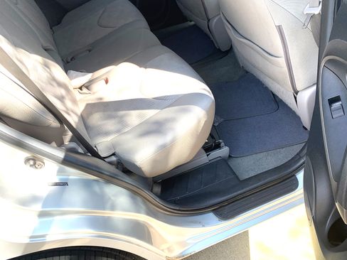 Used 2011 Toyota RAV4 2WD w/ Base L4 Extra Value Pkg image 7