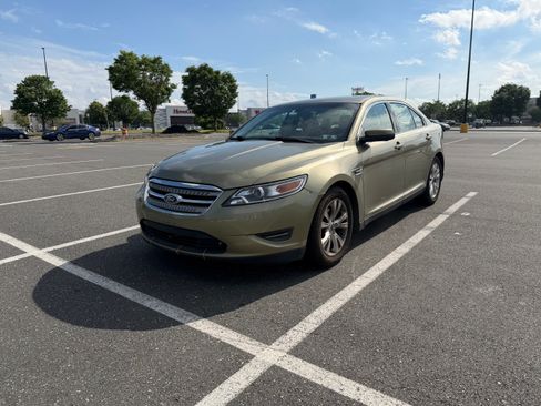 Used 2012 Ford Taurus SEL FWD image 2