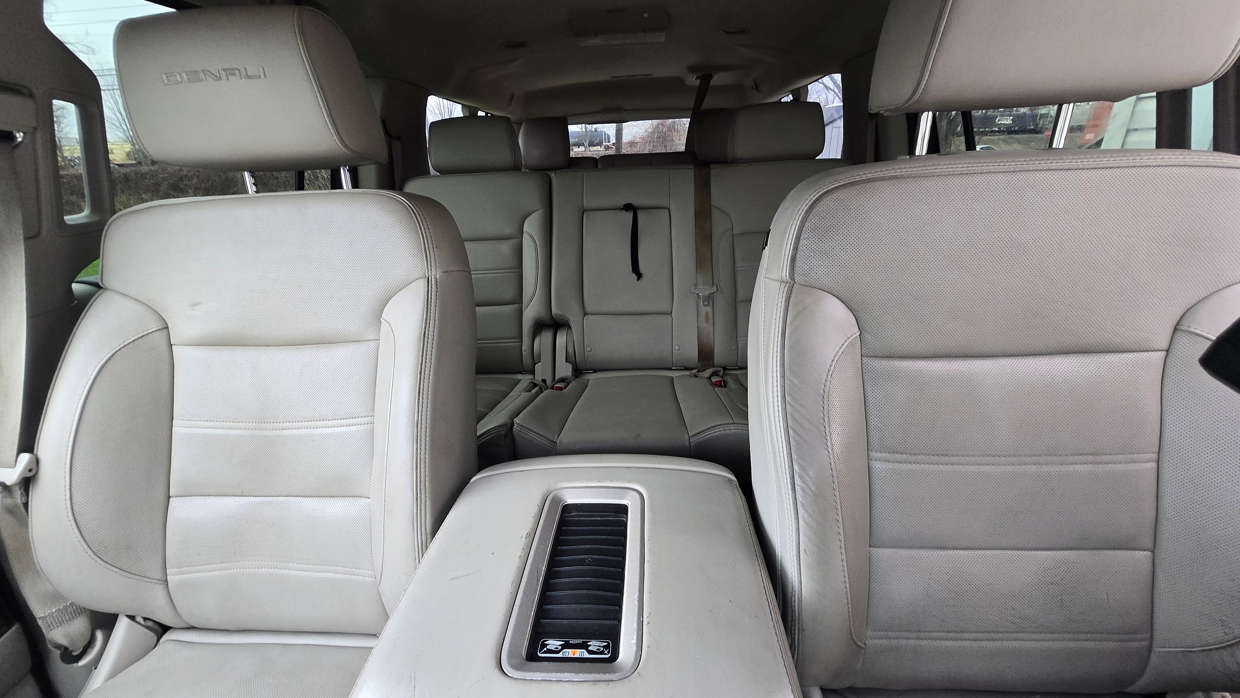 Used 2015 GMC Yukon XL Denali w/ Premium Package AWD/4WD image 16