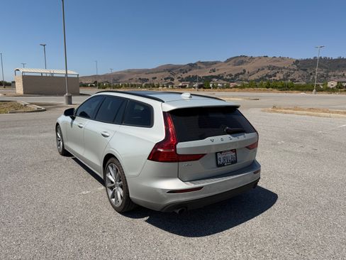 Used 2020 Volvo V60 T5 Momentum w/ Protection Package Premier FWD image 6