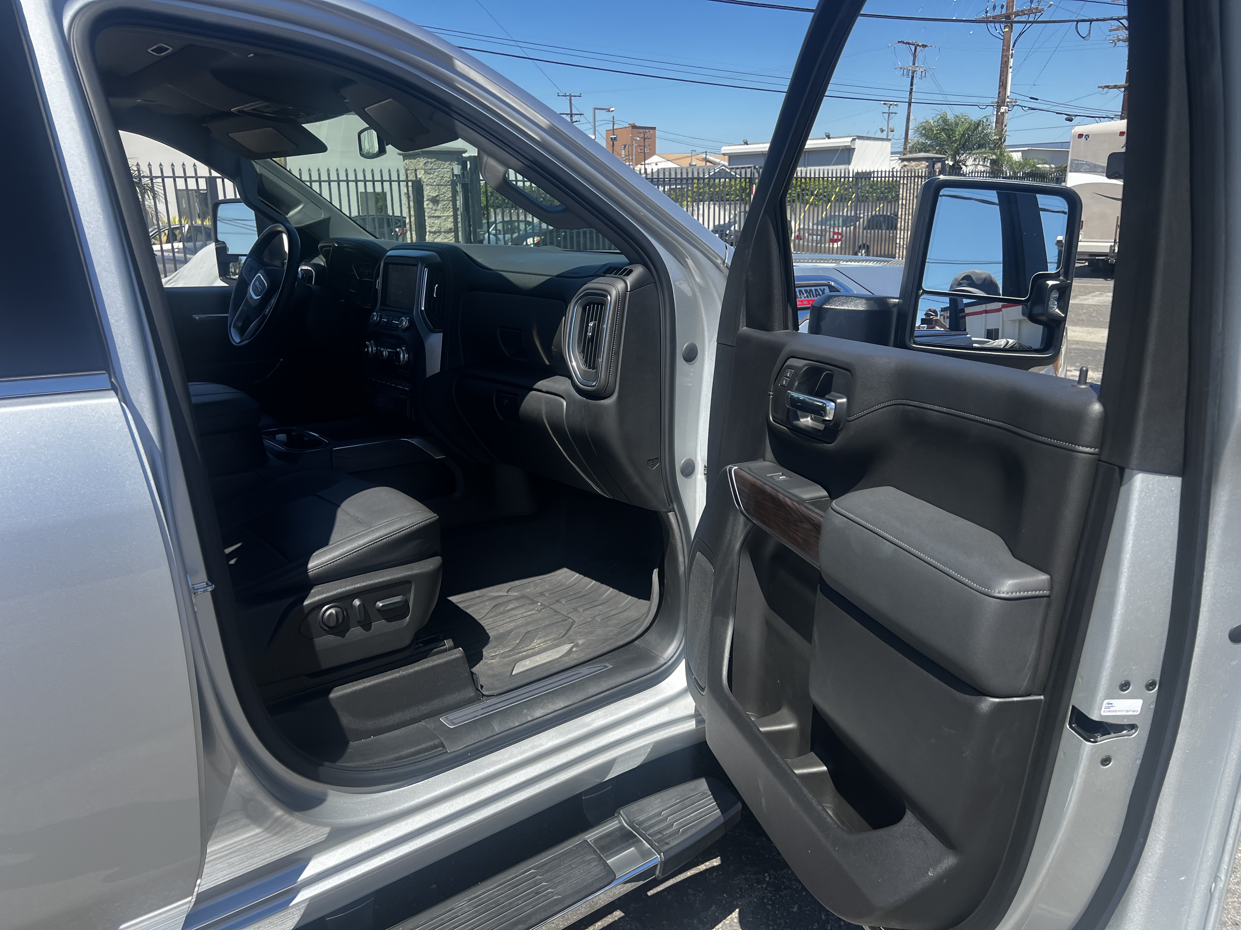 Used 2023 GMC Sierra 2500 SLT w/ SLT Convenience Package RWD image 16