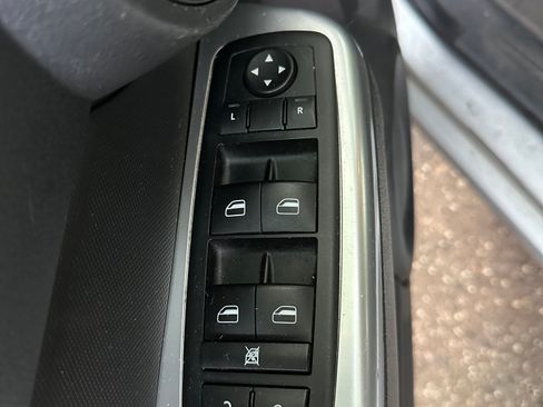 Used 2011 Dodge Nitro SXT image 16