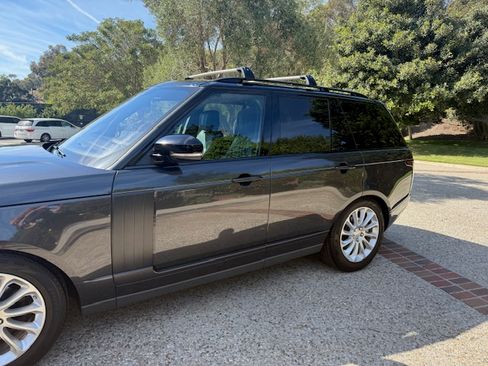 Used 2020 Land Rover Range Rover HSE image 2