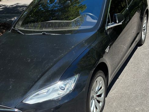 Used 2015 Tesla Model S 85D AWD/4WD image 2