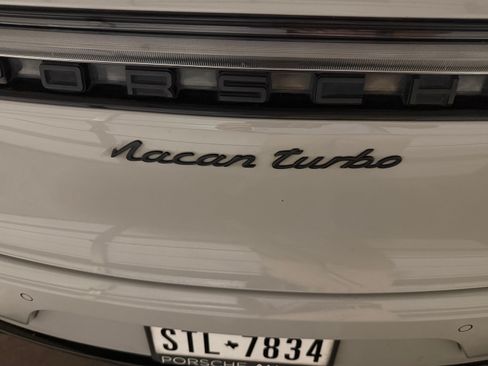 Used 2020 Porsche Macan Turbo image 13