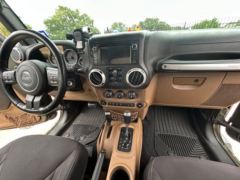 Used 2015 Jeep Wrangler Unlimited Sahara w/ Dual Top Group AWD/4WD image 20