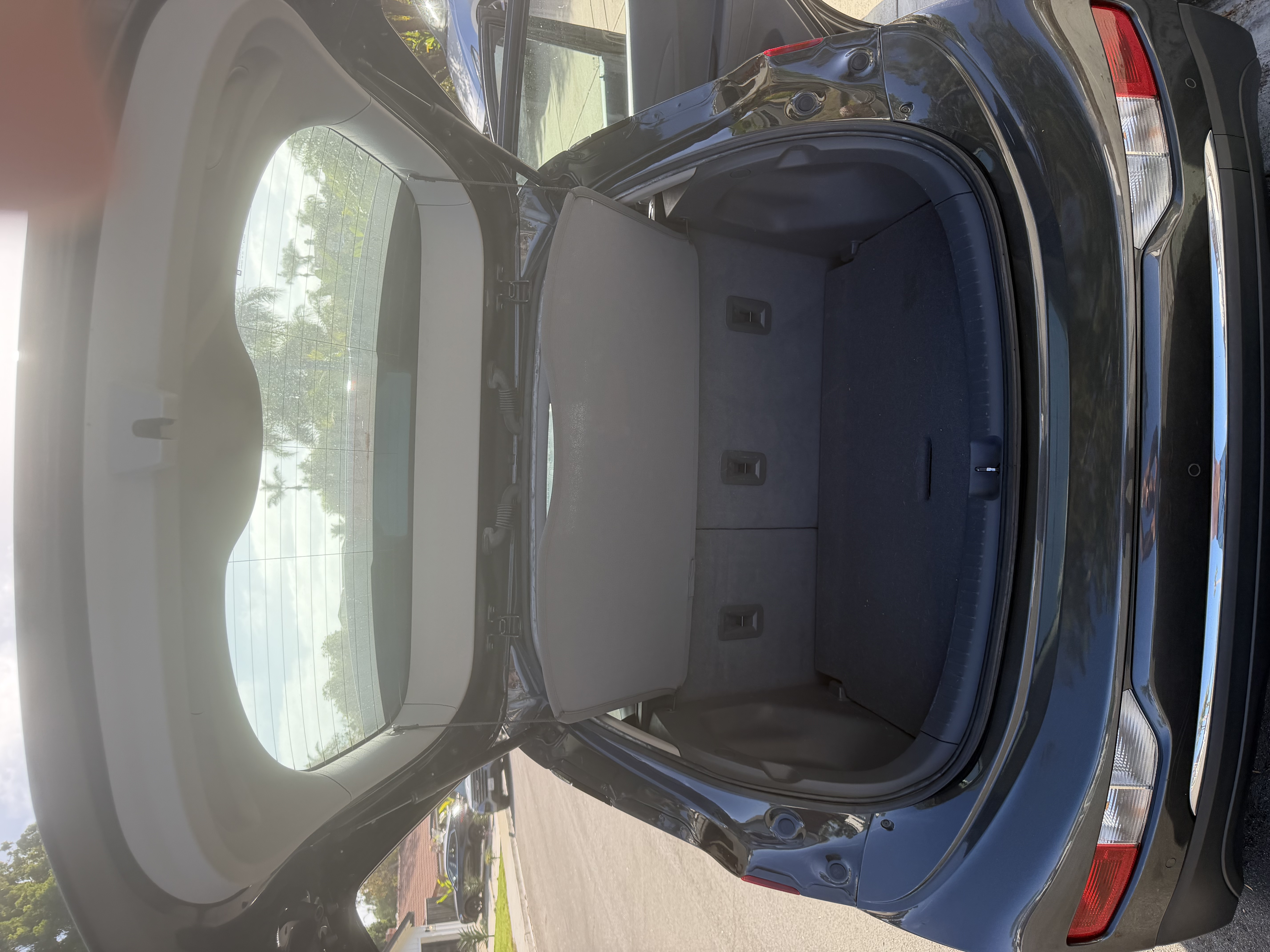 Used 2020 Chevrolet Bolt Premier w/ Infotainment Package FWD image 15