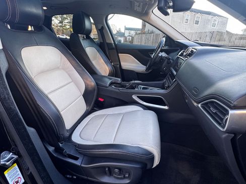 Used 2017 Jaguar F-PACE R-Sport image 12