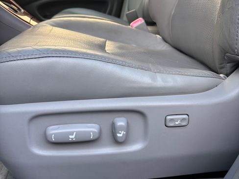 Used 2005 Toyota Highlander Limited image 12