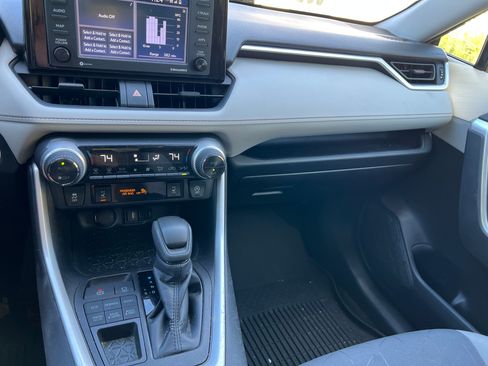 Used 2021 Toyota RAV4 XLE w/ Convenience Package AWD/4WD image 9