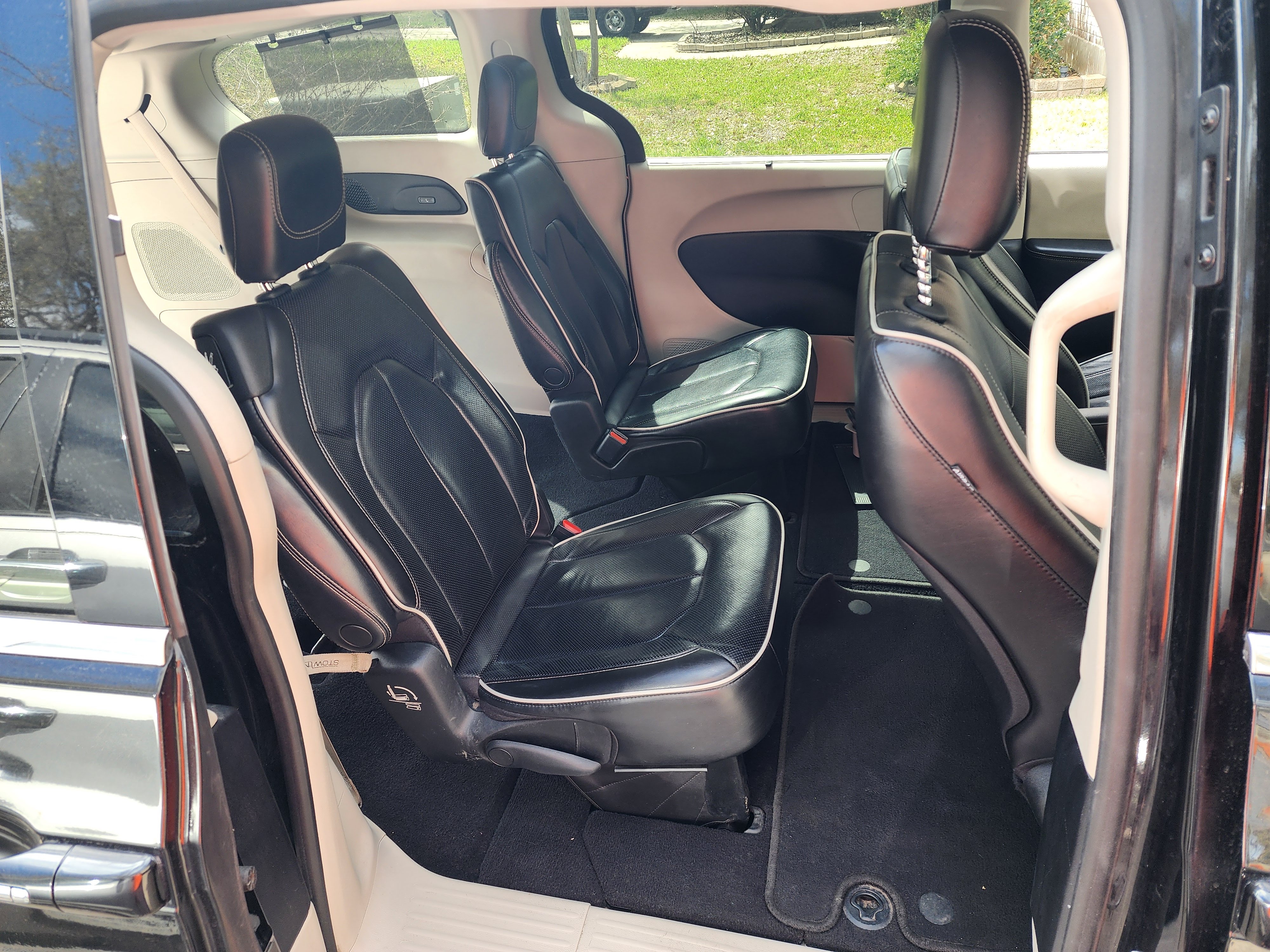 Used 2022 Chrysler Pacifica Limited FWD image 12