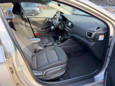Used 2019 Hyundai Ioniq Plug-In Hybrid image 25