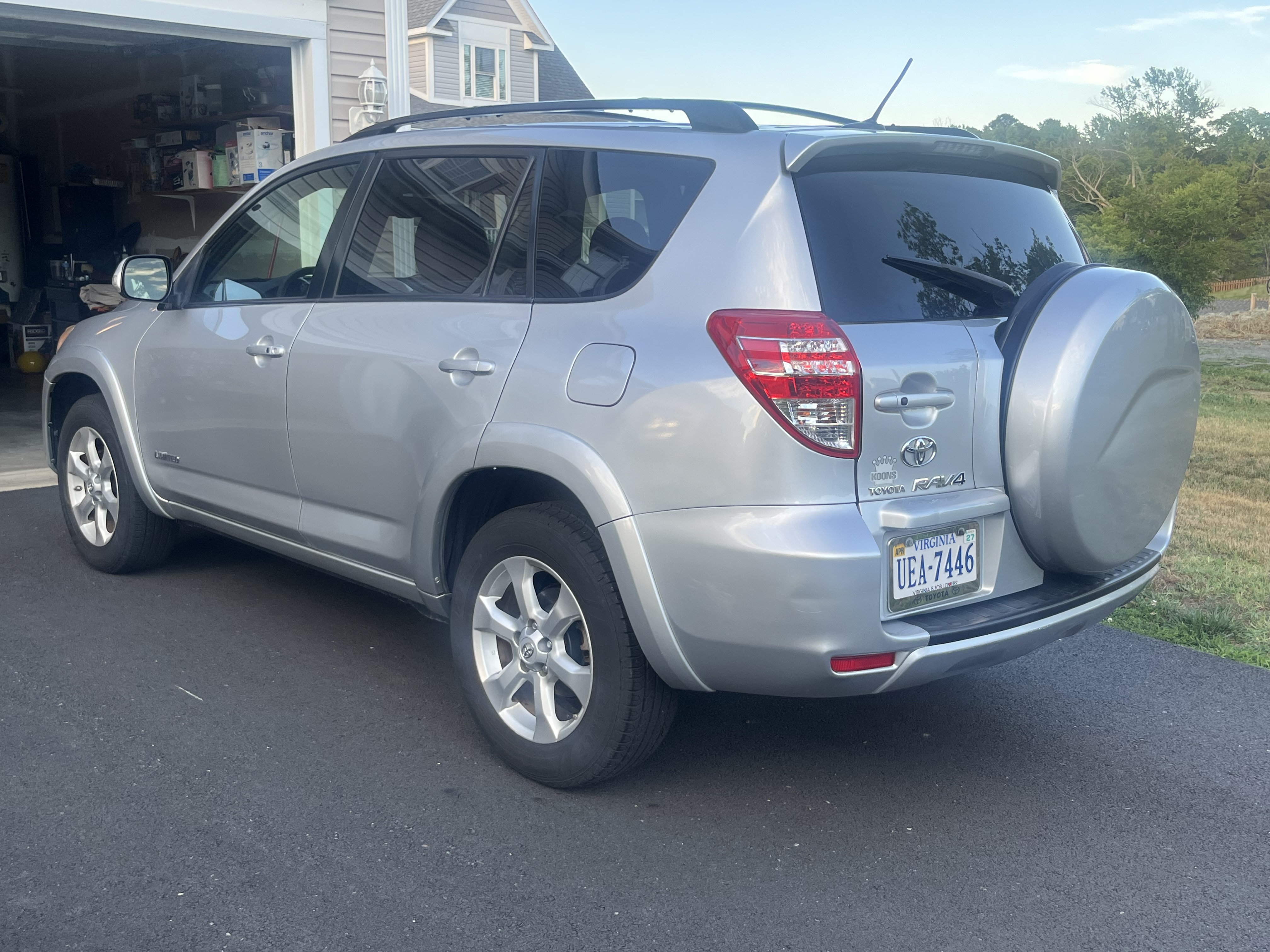 Used 2009 Toyota RAV4 Limited AWD/4WD image 8