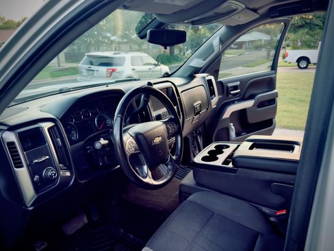 Used 2017 Chevrolet Silverado 1500 LT w/ LT Eassist Package RWD image 6