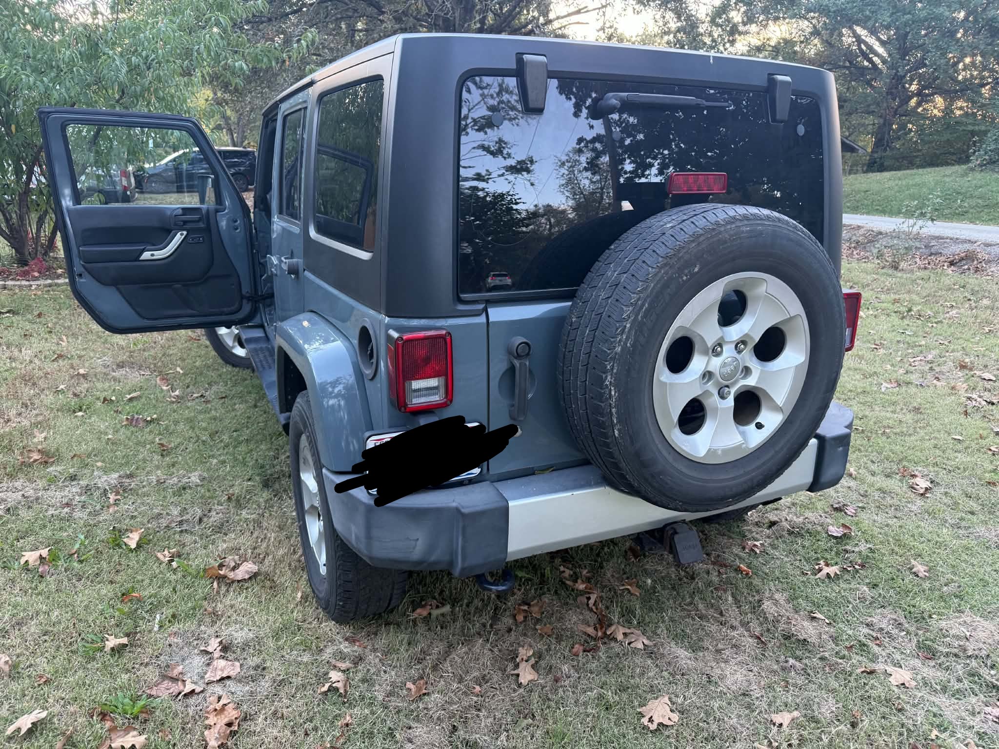 Used 2015 Jeep Wrangler Unlimited Sahara w/ Connectivity Group AWD/4WD image 5