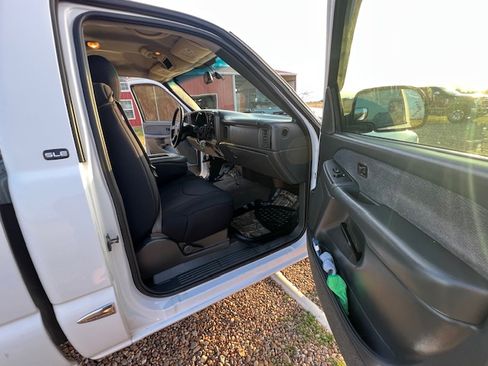 Used 2003 GMC Sierra 1500 SLE w/ Suspension Package, Off-Road image 14