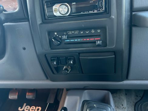 Used 1998 Jeep Wrangler SE image 13