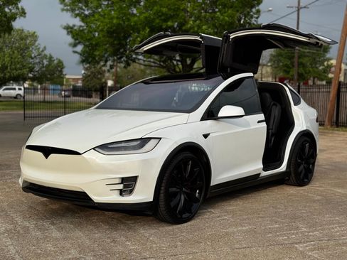 Used 2018 Tesla Model X P100D image 2