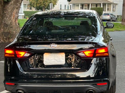Used 2020 Nissan Altima 2.5 SR FWD image 11
