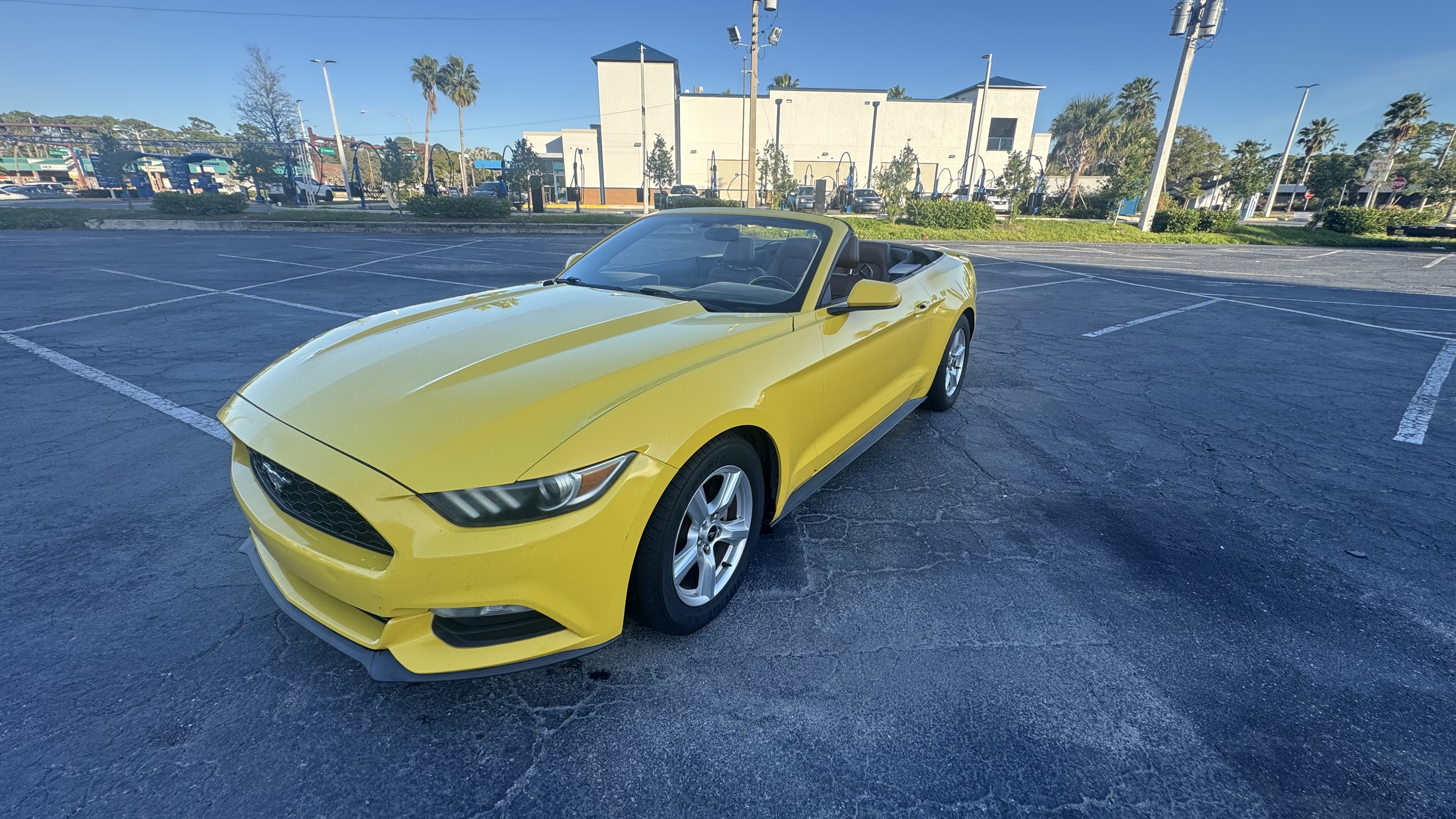 Used 2015 Ford Mustang Convertible RWD image 1