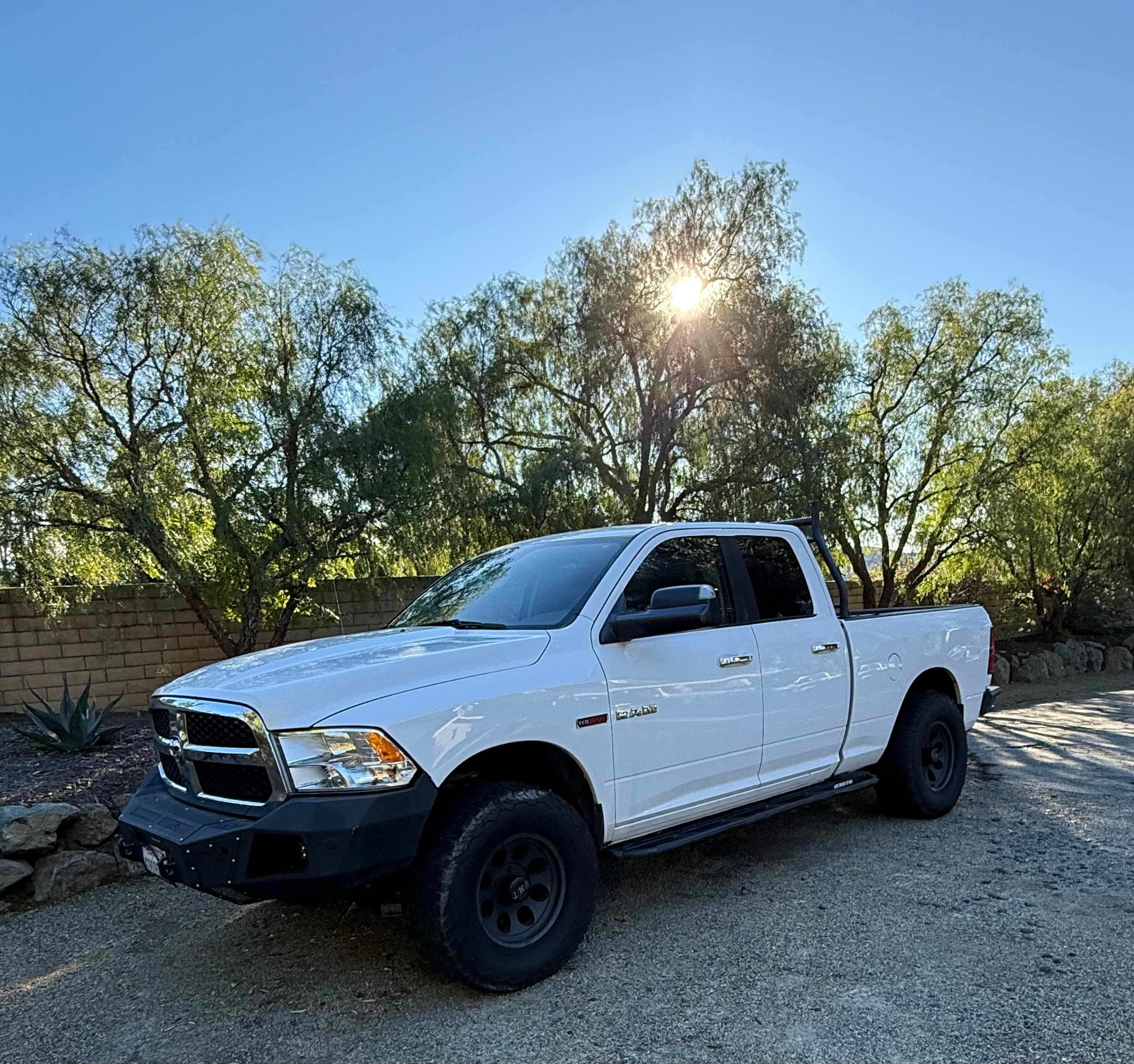 Used 2016 RAM 1500 Classic SLT w/ Trailer & Traction Group AWD/4WD image 1