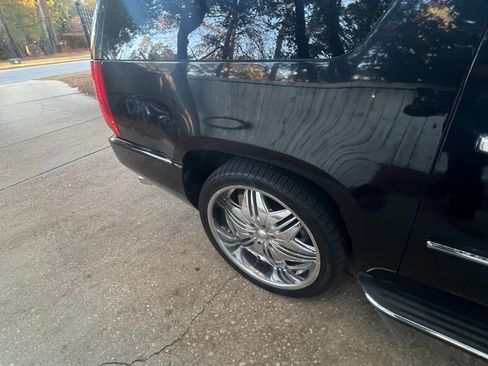 Used 2007 Cadillac Escalade ESV AWD w/ Information Package image 4