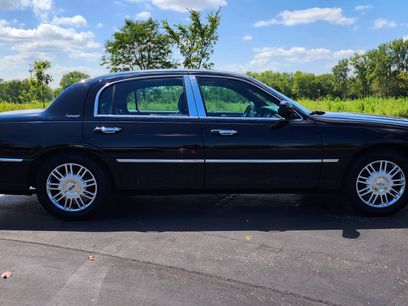 Used 2010 Lincoln Town Car Signature Limited