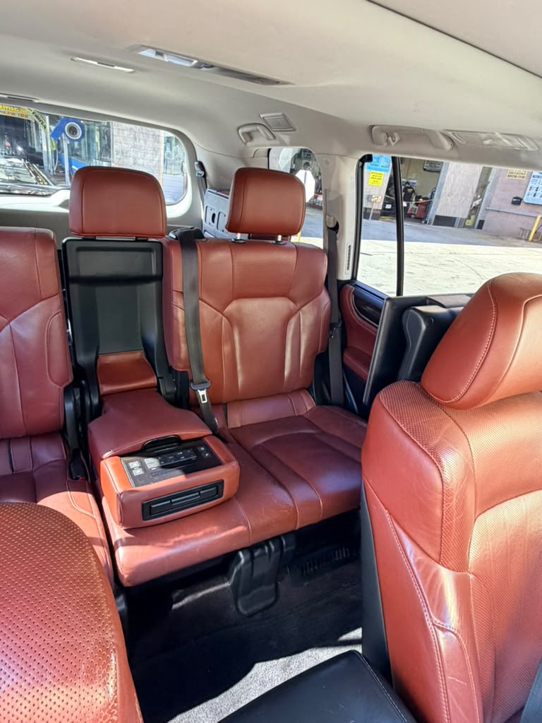 Used 2016 Lexus LX 570 4WD w/ Luxury Package image 16