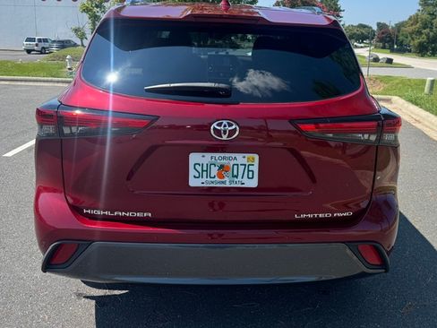Used 2022 Toyota Highlander Limited AWD/4WD image 6