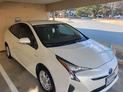 Used 2017 Toyota Prius Two image 8
