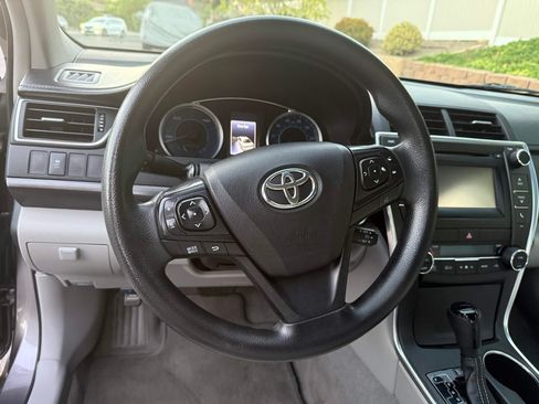 Used 2015 Toyota Camry LE image 12