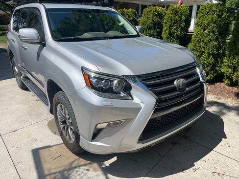 Used 2014 Lexus GX 460 Luxury w/ Driver Support Package AWD/4WD image 4