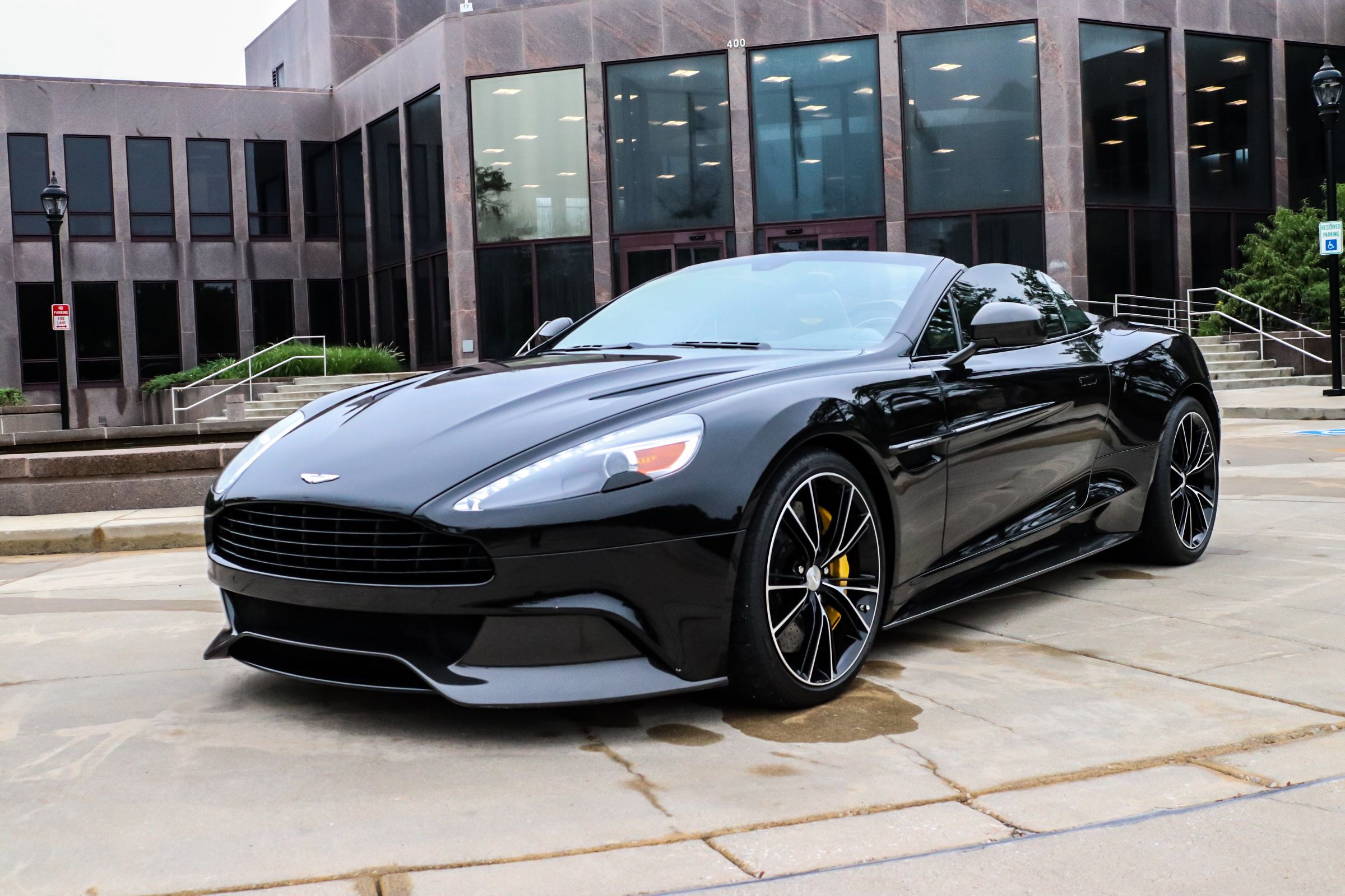 Used 2015 Aston Martin Vanquish Volante RWD image 2
