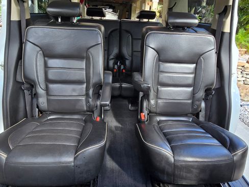 Used 2018 GMC Acadia Denali image 11