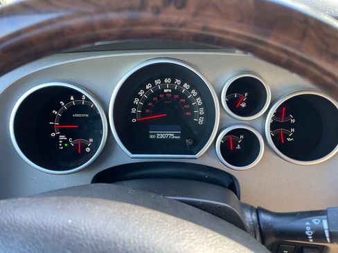 Used 2010 Toyota Sequoia Platinum image 15