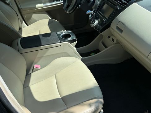 Used 2014 Toyota Prius V Five FWD image 1