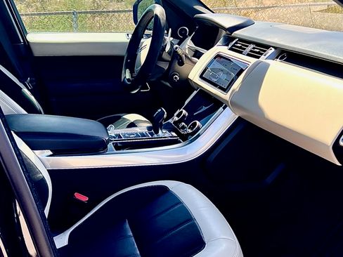 Used 2020 Land Rover Range Rover Sport HST image 13