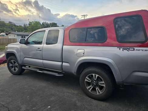 Used 2016 Toyota Tacoma TRD Sport w/ Towing Package RWD image 1