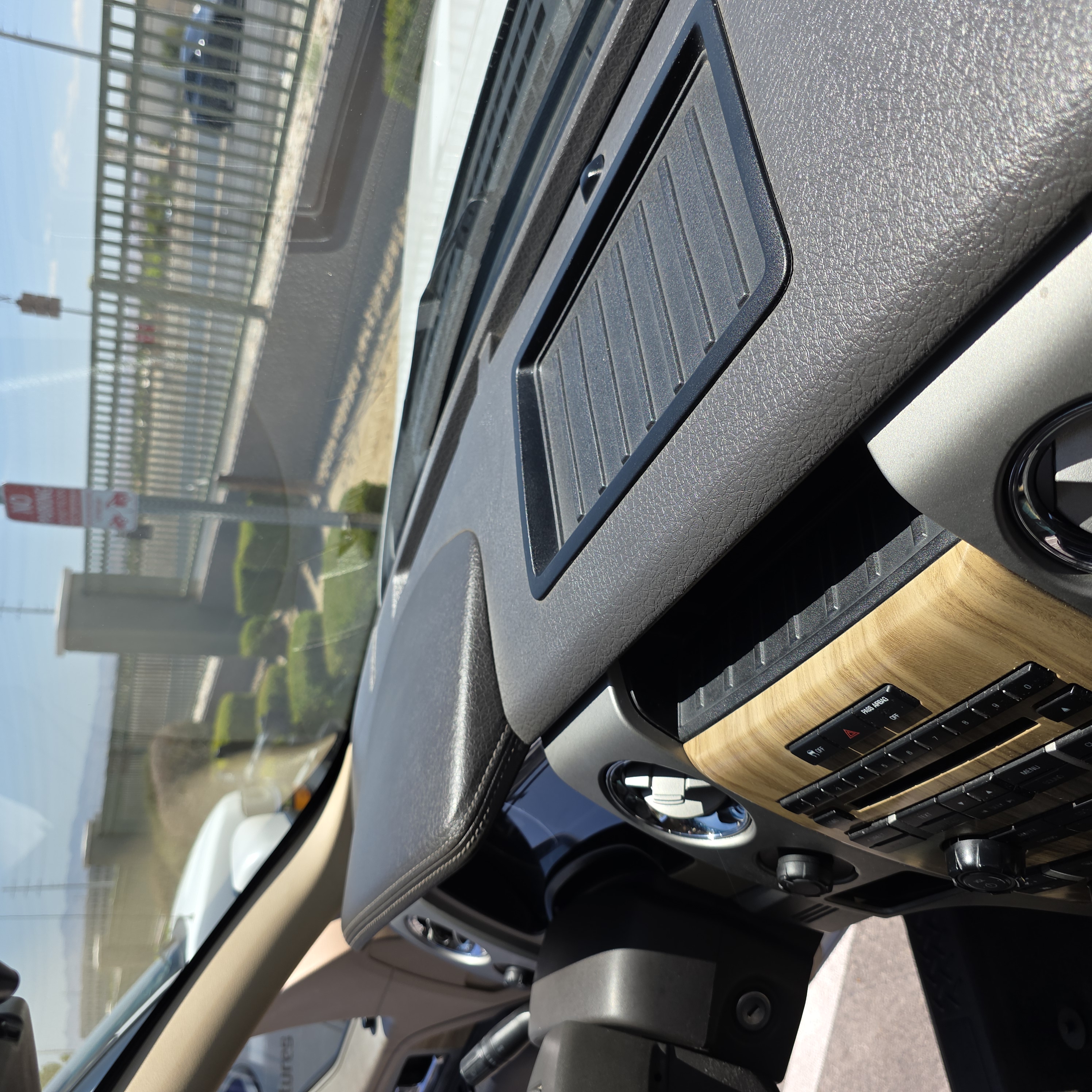 Used 2011 Ford F150 Lariat AWD/4WD image 21