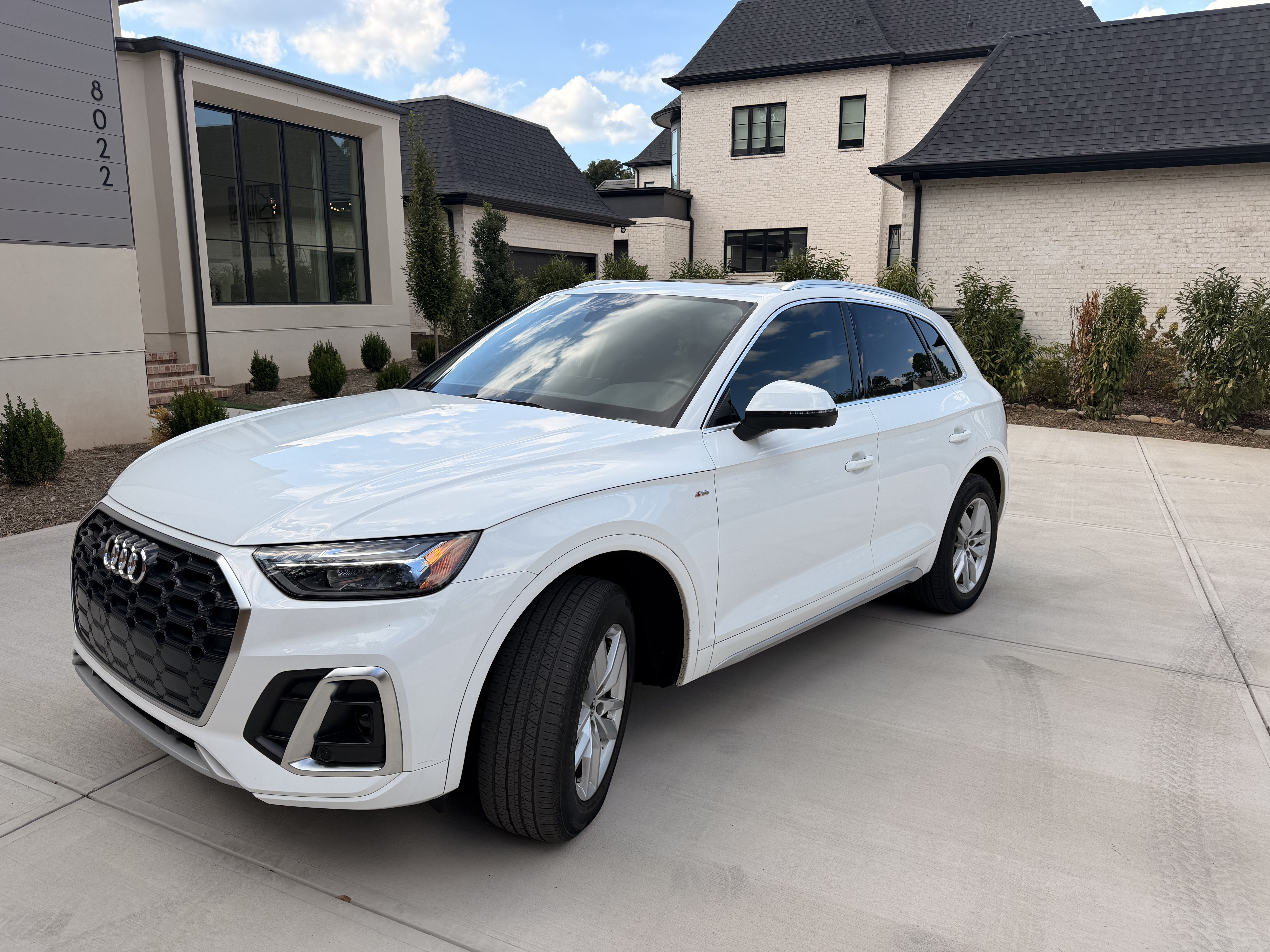 Used 2022 Audi Q5 2.0T Premium w/ Convenience Package AWD/4WD image 1