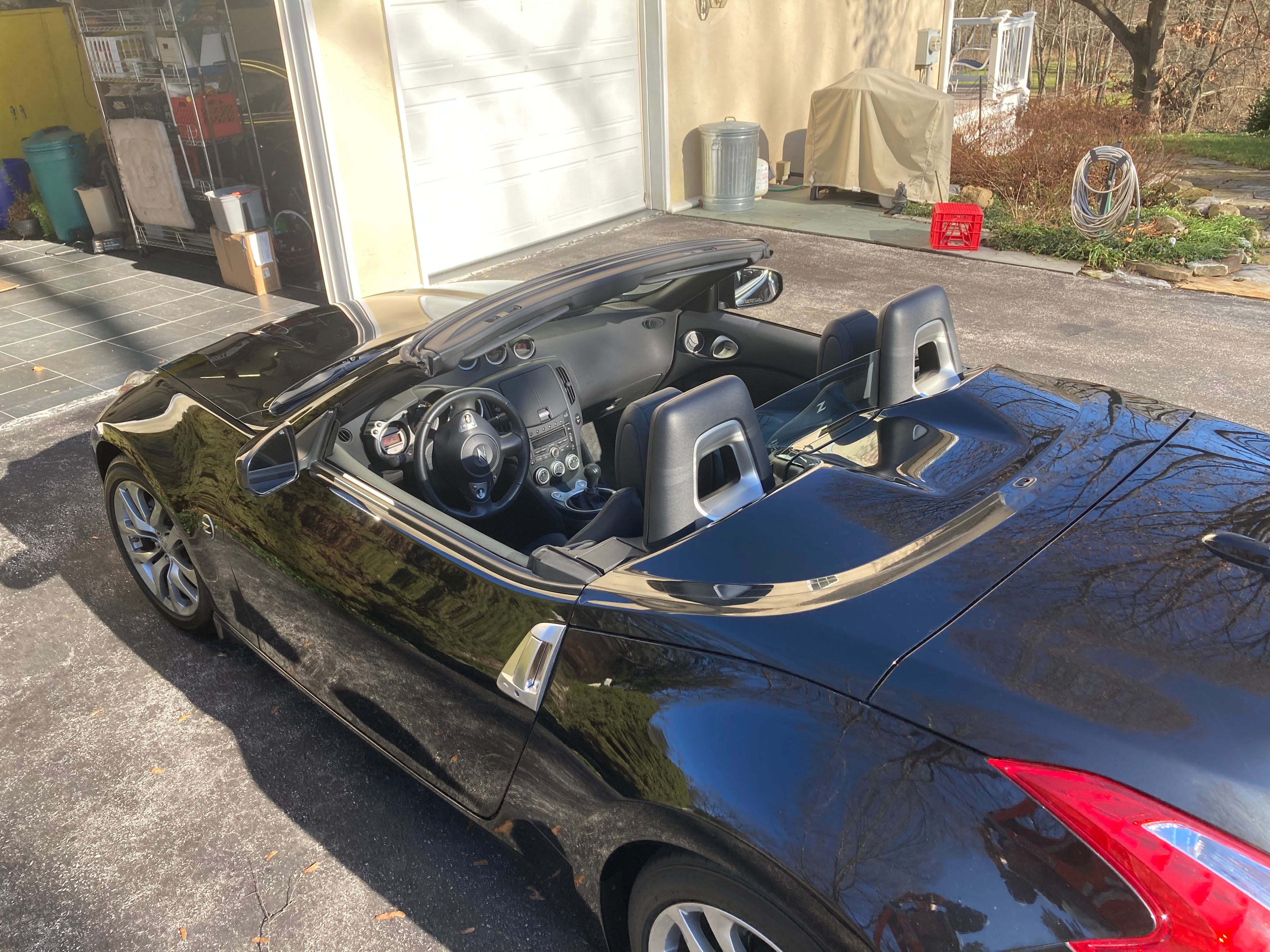 Used 2010 Nissan 370Z Touring RWD image 2