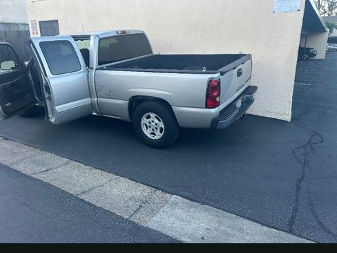 Used 2004 Chevrolet Silverado 1500 LS image 2