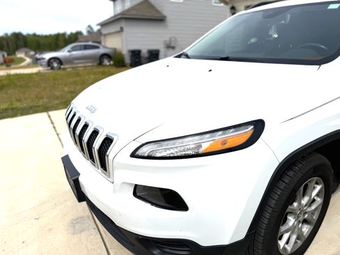 Used 2015 Jeep Cherokee Sport w/ Cold Weather Group image 6