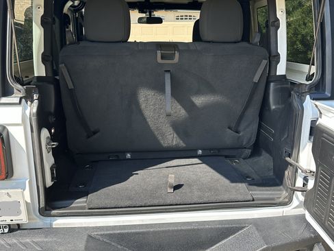 Used 2020 Jeep Wrangler Sport image 12