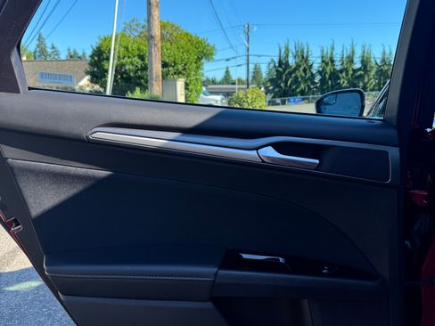 Used 2016 Ford Fusion SE FWD image 11
